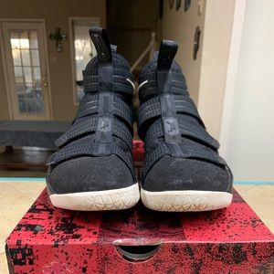 Nike Lebron Soldier XI SFG